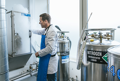 Lab technician liquid nitrogen - Mobile.png